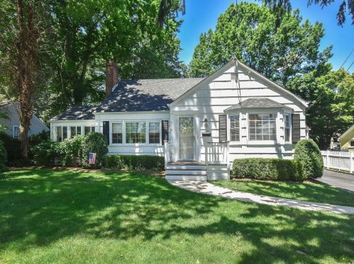 22 Townsend St, Muttontown, NY 11545-1305