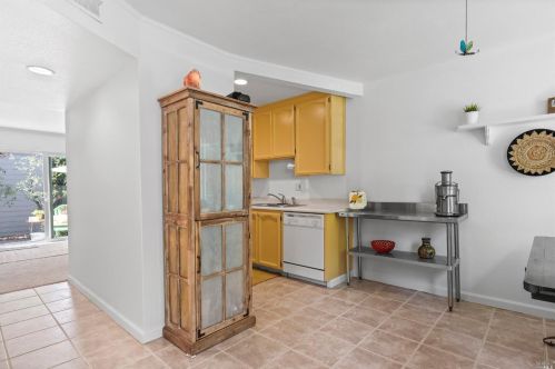 1468 Townview Ave, Santa Rosa, CA 95405-7561