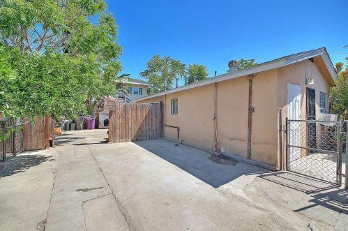 2831 Cade St, Long Beach CA 90805-3326 exterior