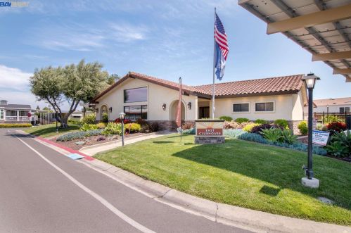 1220 Vienna Dr, Sunnyvale CA  94089-2056 exterior