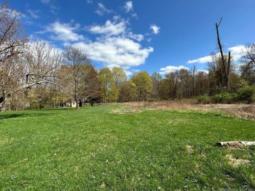 214 Berkshire Rd, Sandy Hook CT  06482-1548 exterior