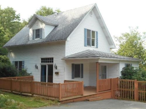 148 3rd Ave, Clarion, PA 16214-2412