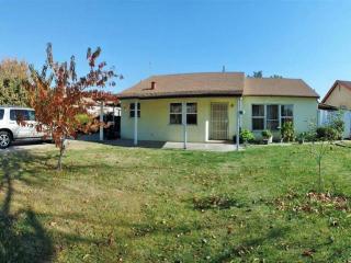 1604 Victoria Dr, Modesto CA  95351-2355 exterior