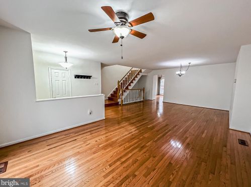 7210 Hidden Ridge Ct, Springfield VA  22152-3559 exterior