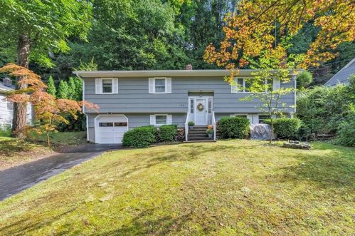 146 Pinewood Trl, Bridgeport, CT 06611-3313