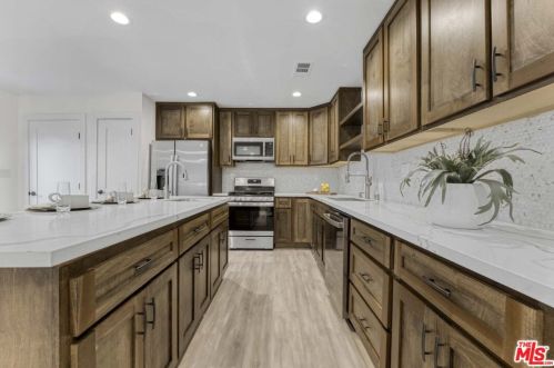 11512 La Maida St, North Hollywood CA  91601-4323 exterior