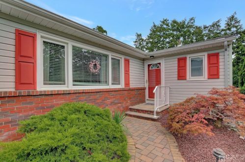 15 Lench Rd, East Brunswick, NJ 08816-4528
