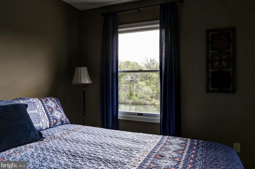 1046 Country Hill Dr, Harrisburg PA  17111-4655 exterior