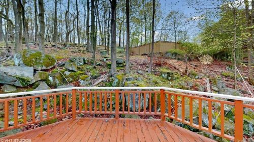 828 Sherry Dr, Valley Cottage NY  10989-2202 exterior