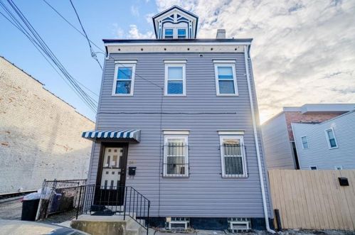 2610 Larkins Way, Pittsburgh, PA 15203-2245