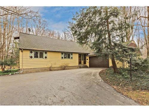 15115 Hill Dr, Russell Township, OH 44072