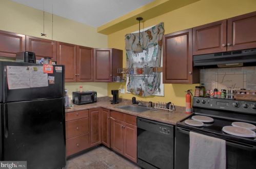 2001 Derry St, Harrisburg PA 17111-1643 exterior