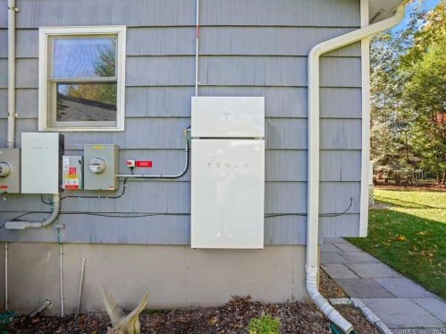 10 Pink Cloud Ct, Norwalk CT  06851-3310 exterior