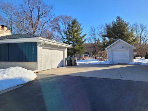 16815 Hearthside Dr, Waukesha, WI 53151-6535