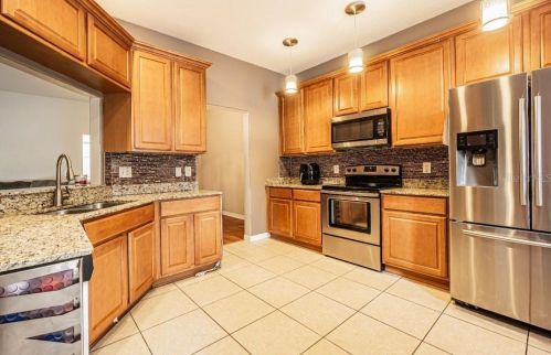 1507 Hillview Ln, Tarpon Springs, FL 34689-5744
