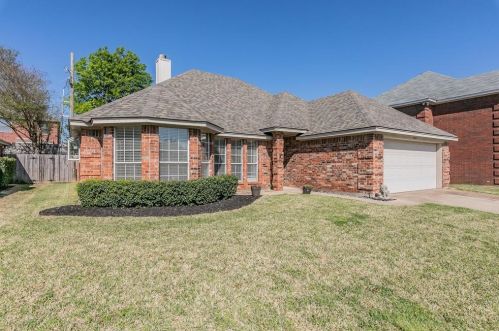 3009 Clairemont Ln, Euless, TX 76039-4106