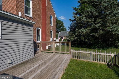 321 Howard St, Pottstown PA 19464-6701 exterior