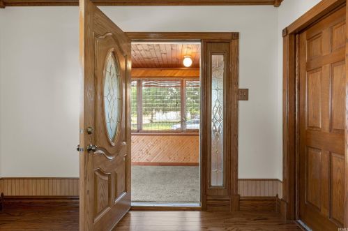 1210 7th St, Mishawaka, IN 46544-2852
