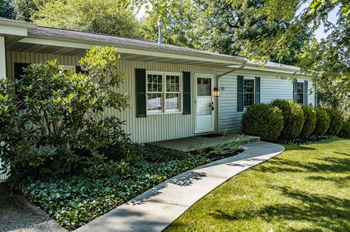 10 Canterbury Dr, Shade, OH 45701-3707