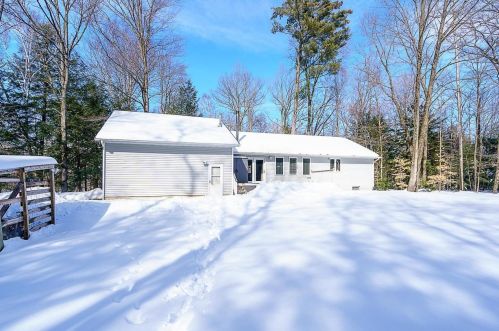 3439 Shady Ln, Green Bay, WI 54313-8714