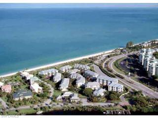 140 Barefoot Cir, Bonita Springs FL  34134-8573 exterior