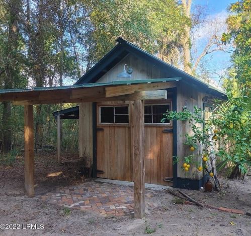 80 Gannet Pt Rd, Beaufort SC  29907-2306 exterior