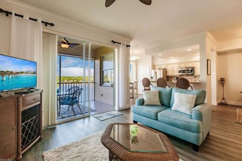7515 Stoneybrook Dr, Naples, FL 34112-7750