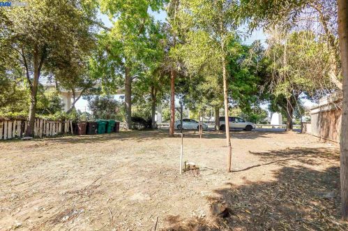 22174 Western Blvd, Hayward CA  94541-3839 exterior