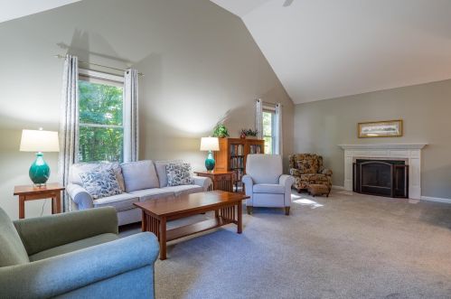 4 Brander Ct, Amherst, NH 03031-2144