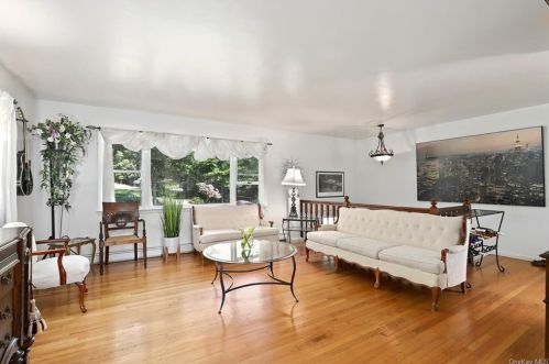 118 Oscawana Lake Rd, Tompkins Corners NY  10579-3014 exterior