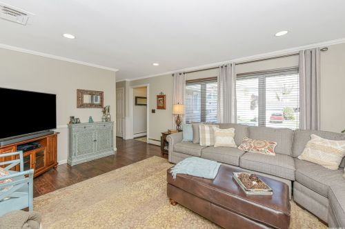2308 Oakdale Ave, Seaford NY  11783-3141 exterior