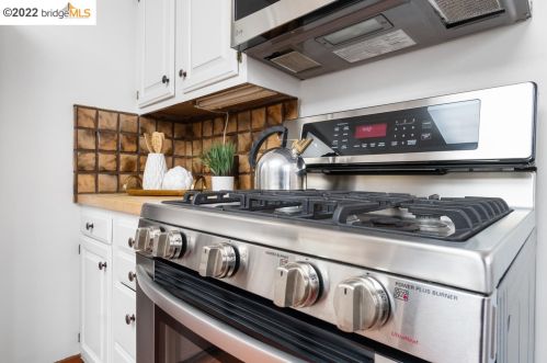 35 Craig Ave, Oakland CA  94611-3701 exterior