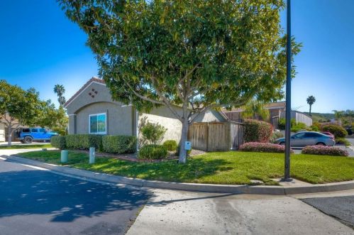 2169 Fiori Dr, Vista CA  92084-7737 exterior