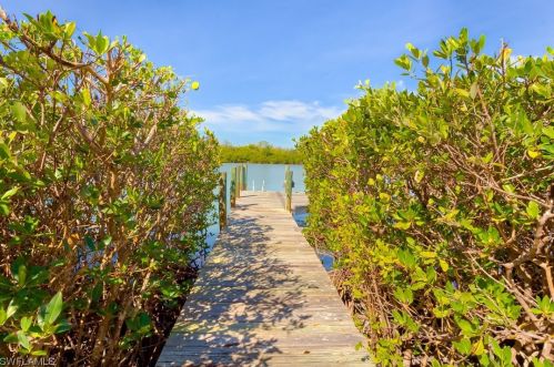 2629 Coconut Dr, Sanibel FL  33957-2005 exterior
