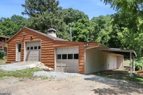 566 Stonetown Rd, Skyline Lakes NJ  07456-1311 exterior