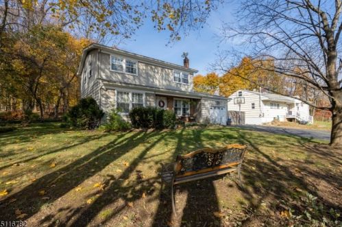 8 Cregar Rd, High Bridge, NJ 08829-1106