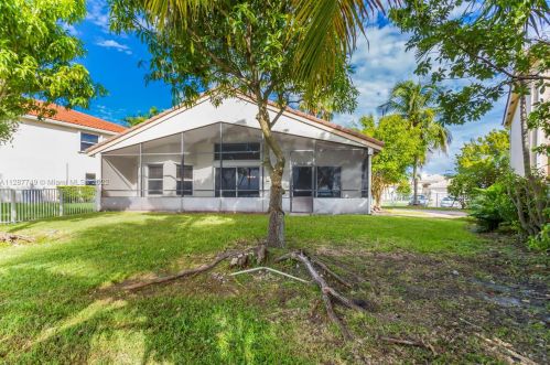 18322 33 St, Hollywood FL 33023-5682 exterior