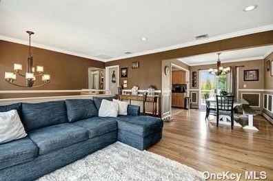 335 Midwood Rd, Babylon, NY 11704-6706