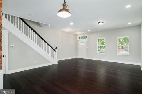 210 Market St, Gloucester NJ  08030-1907 exterior