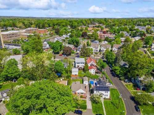 5 Van Buren Cir, Stamford CT  06906-2421 exterior