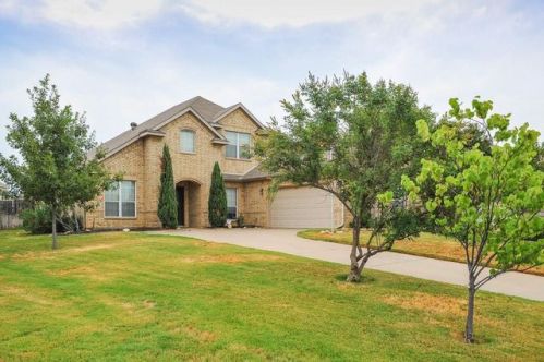 1317 Meadowview Dr, Kennedale, TX