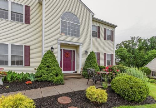 16 Patricks Ct, Wallingford, CT 06492-2692