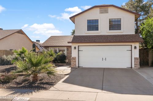 3921 Calle Lejos, Glendale, AZ 85310-4013