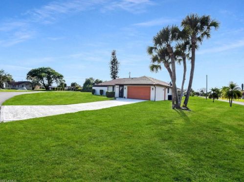 1638 Country Club Pkwy, Lehigh Acres FL  33936-5364 exterior