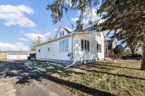 2221 Manitowoc Rd, Green Bay, WI 54302-3729
