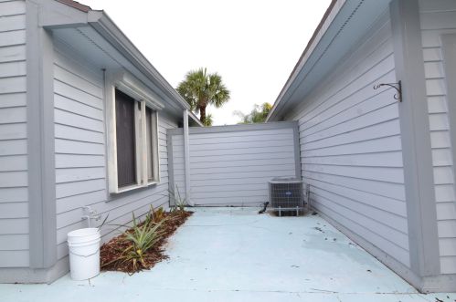 6184 Georgetown Pl, Hobe Sound FL  33455-7344 exterior