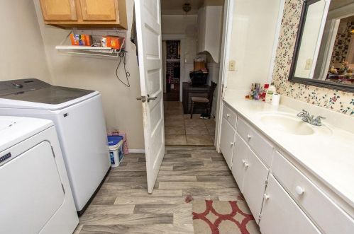 445 Simmons Rd, Turlock CA  95380-9786 exterior