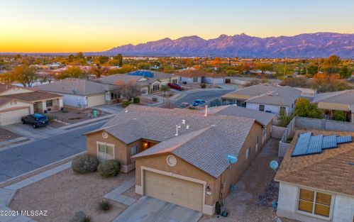 9921 Star Vista Dr, Tucson, AZ 85748-7890