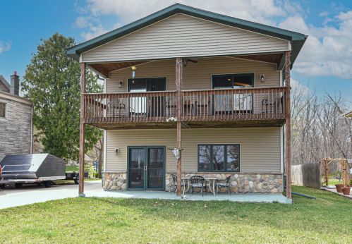 6908 Tichigan Rd, Waterford, WI 53185-1762