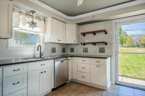 309 Vauxhall St, United States Coast Guard Ac CT  06320-3837 exterior